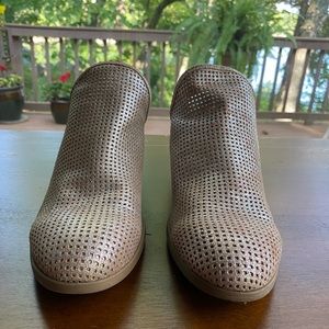 Rose gold shimmer Sofft leather booties. Size 11. Cutout pattern. Zipper back.